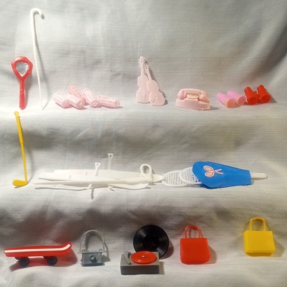 Vintage 70s/80s Barbie Mega-Lot: Record Player, Tennis Rackes, Fashion💃🏼26 Pcs